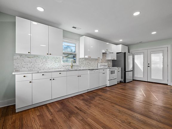 2nd image of 3802 Altamira Dr