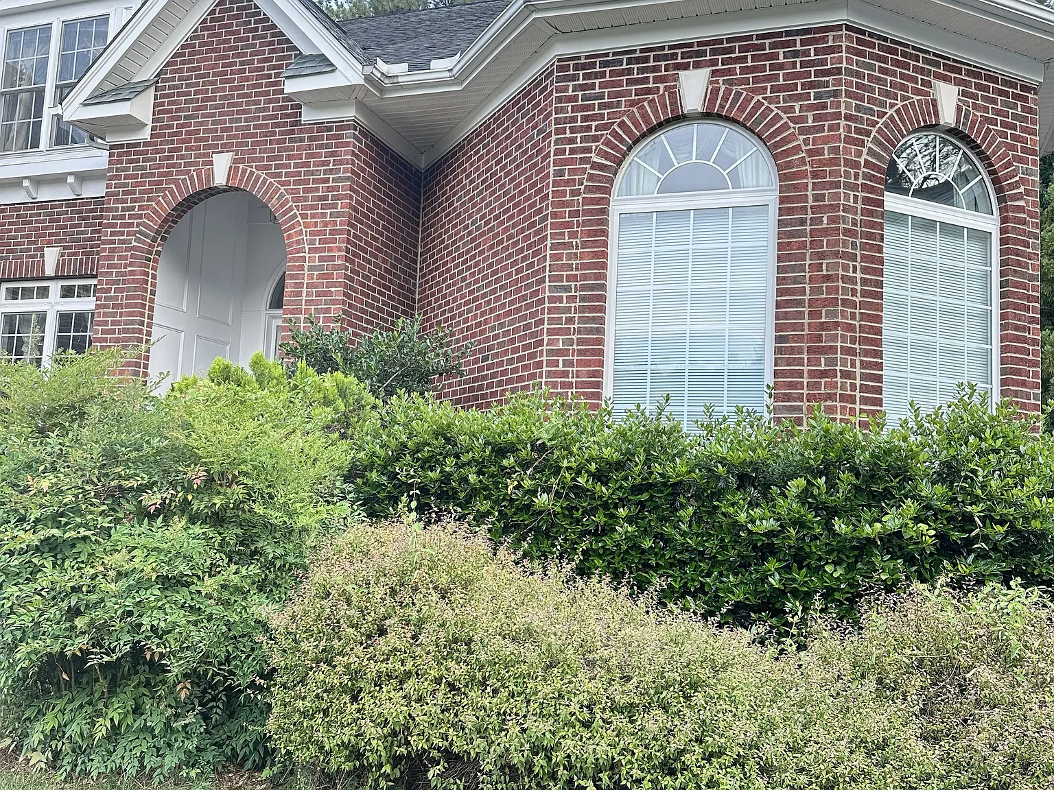 5 bed, 3781 sqft, $4,000 — Photo 2