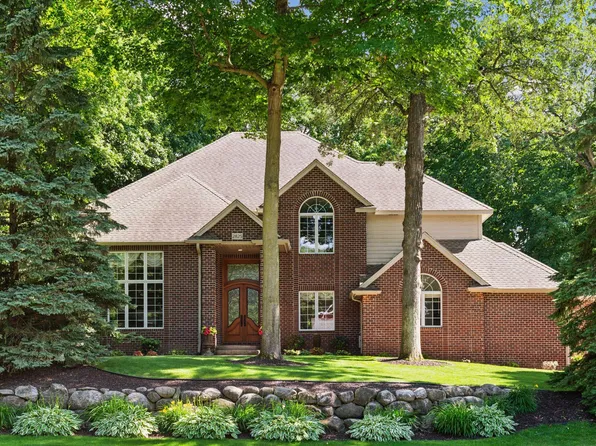 2825 Ironwood Blvd, Chaska, MN 55318