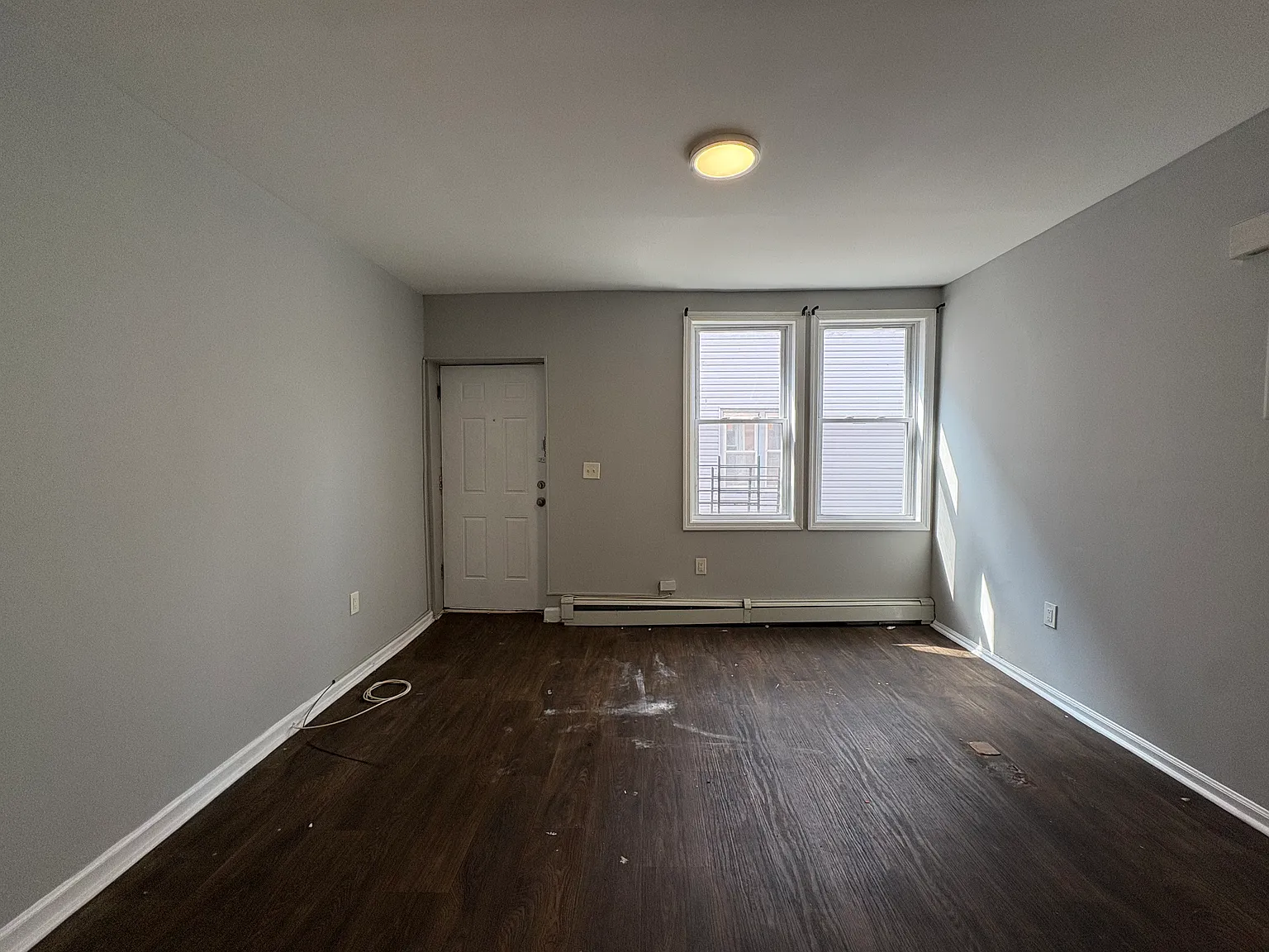 3 bed, 1050 sqft, $2,100 — Photo 4