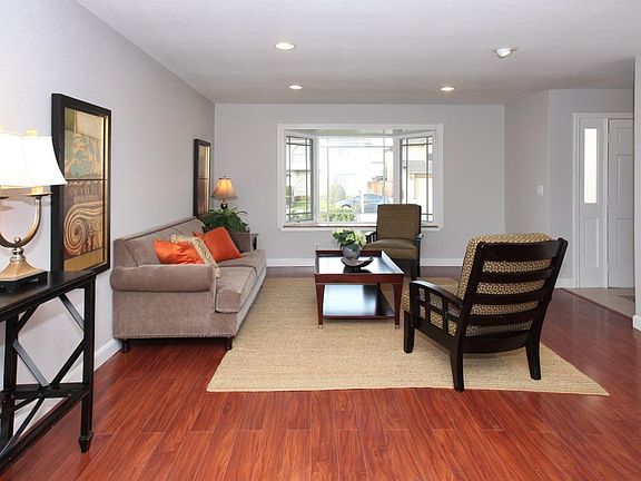 4th image of 866 Cape Diamond Dr