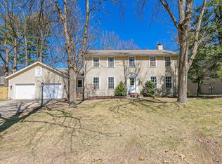 2743 Canyon Bluff Rd, Green Bay, WI 54302