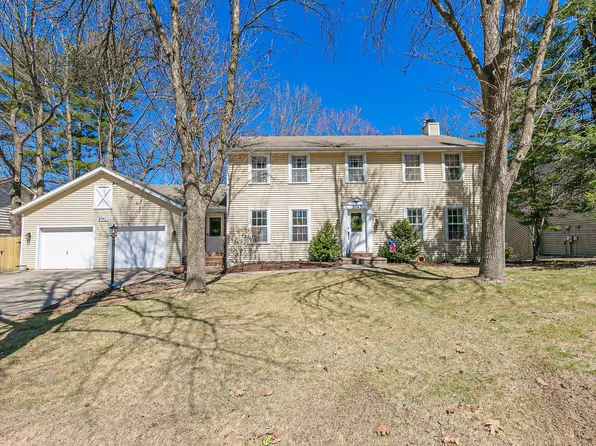 2743 Canyon Bluff Rd, Green Bay, WI 54302