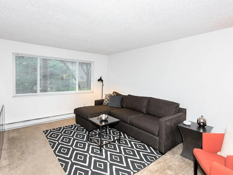 Fox Pointe — Photo 12