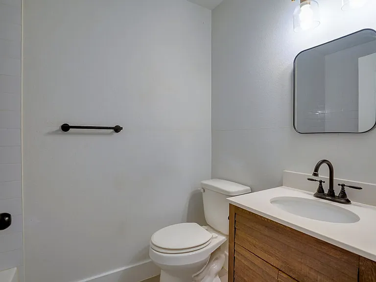 1800 Grace St — Photo 11