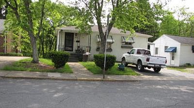 1st image of 1027 Woodlawn Ave