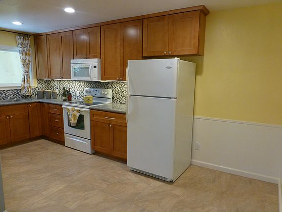 2nd image of 735 W Valley Dr APT 2