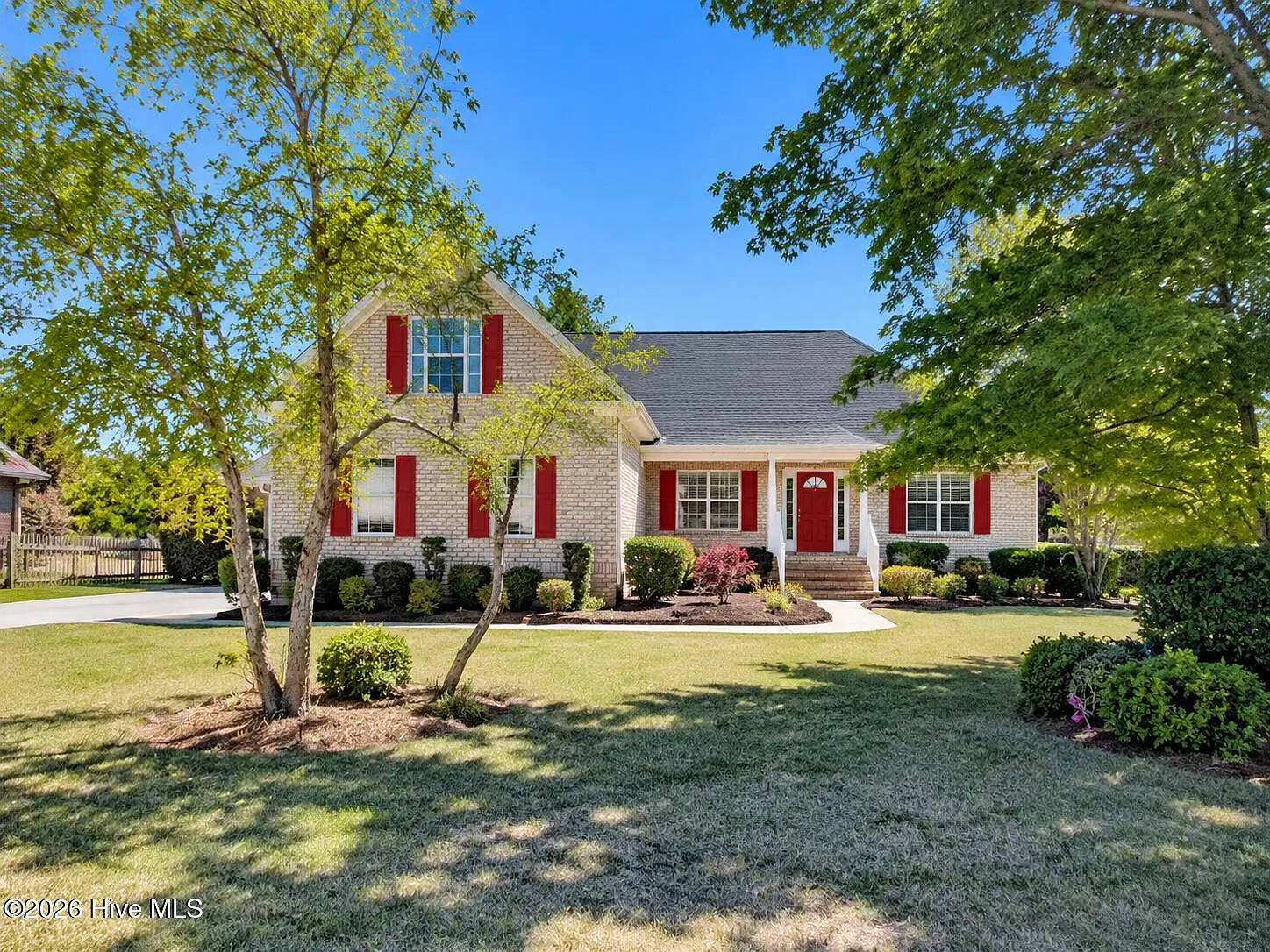 5 bed, 3.0 bath, 2372 sqft, $3,400 — Photo 4