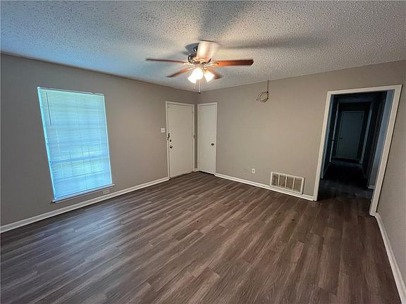 4th image of 971 Delmar Dr