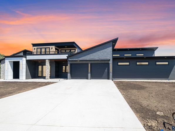 200 N Mystic Creek Cir, Sioux Falls, SD 57110