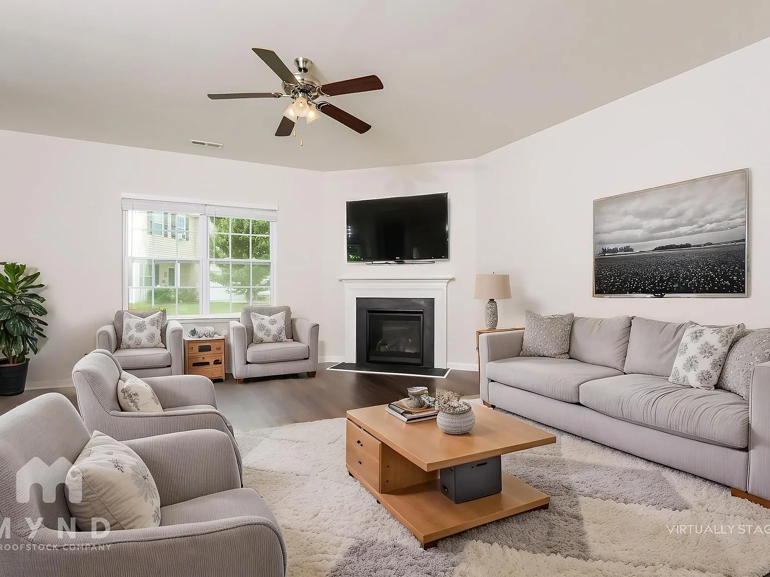 4 bed, 2.5 bath, 2635 sqft, $2,050 — Photo 2