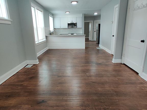 2nd image of 4950 Lindenwood Ave #1E
