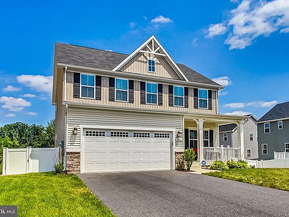 2nd image of 206 Heirloom Way