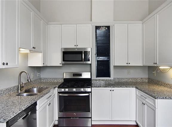 4th image of 419 Pelican Ave