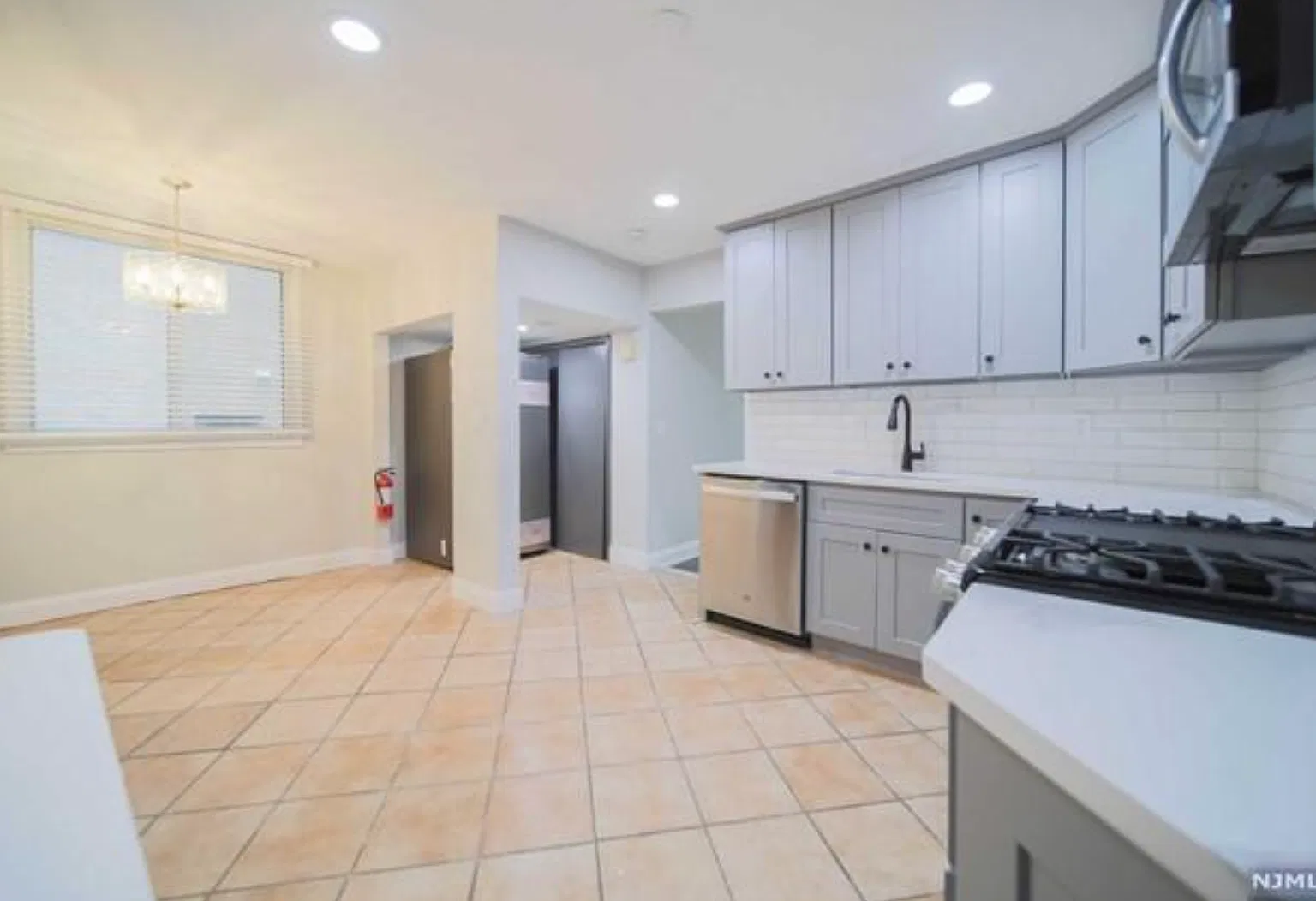 4 bed, $3,700 — Photo 4