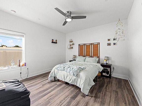 5th image of 736 Commanche St