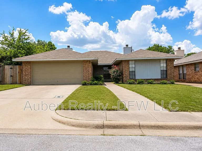 1915 Spindletop Dr — Photo 10