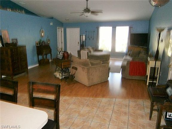 3rd image of 204 NE 8th Ter