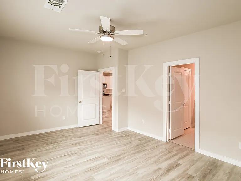 319 Niki Dr — Photo 10