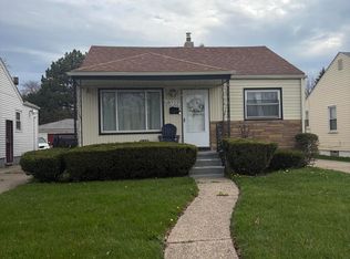 18723 Woodland St, Harper Woods, MI 48225