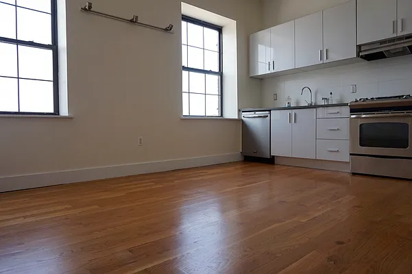 Rented by EXR | media 10