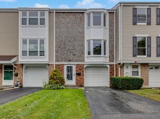 2141 Greystone Pl, Hoffman Estates, IL 60169