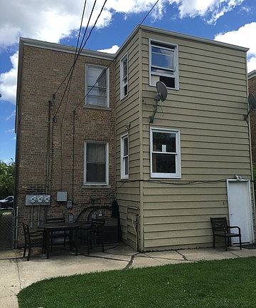 2nd image of 6116 N Oakley Ave