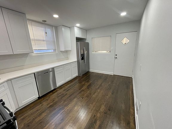 4th image of 3138 N Saint Louis Ave #2
