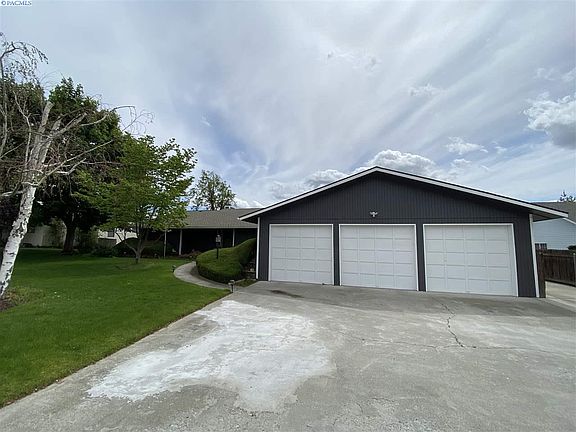 2nd image of 4206 Desert Plateau Dr