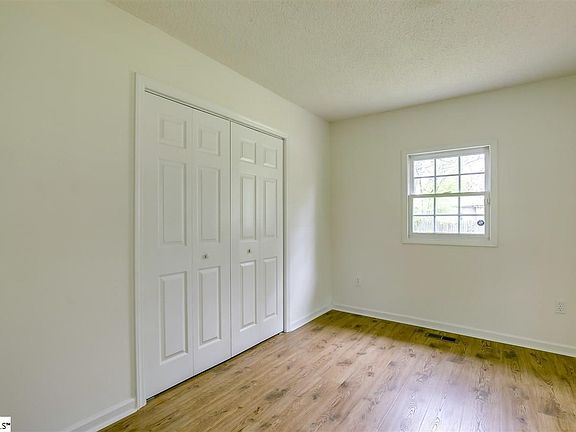 5th image of 220 Maloy St