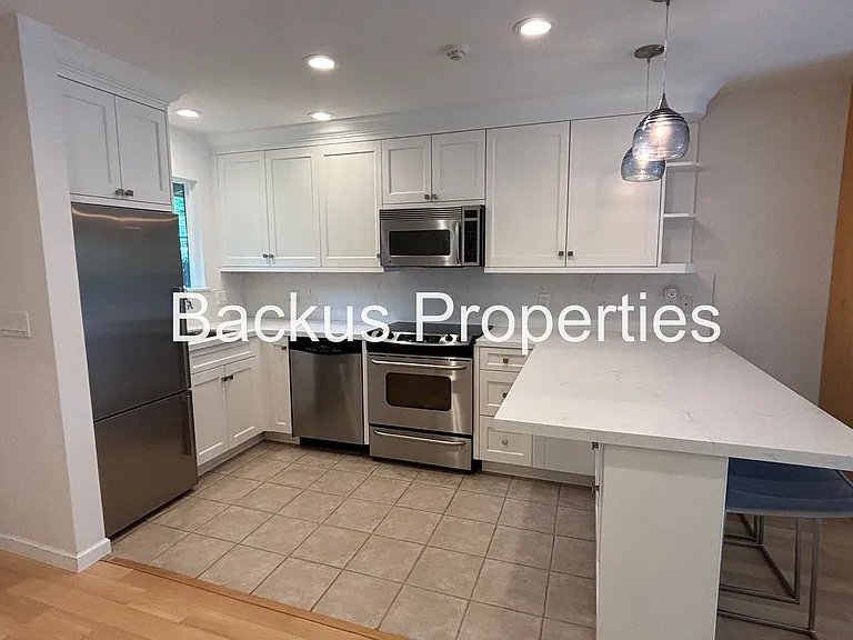 194 Hacienda Carmel — Photo 5