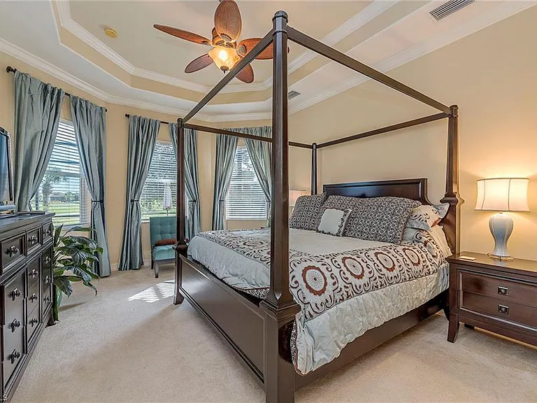 7812 Valencia Ct — Photo 5