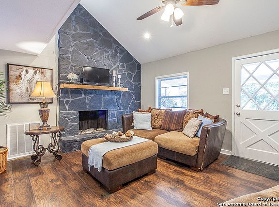 3rd image of 153 Glenn Dr