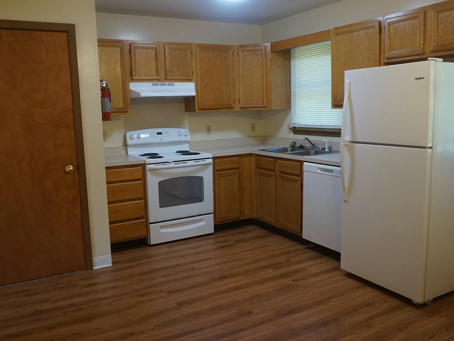 3 bed, 912 sqft, $1,800 — Photo 4