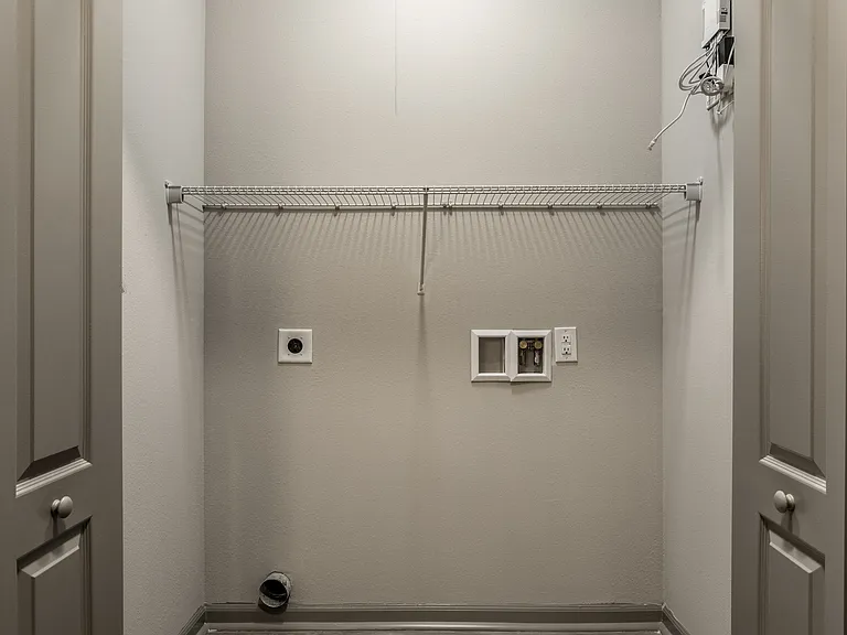 Bella Vista Apartments — Photo 21
