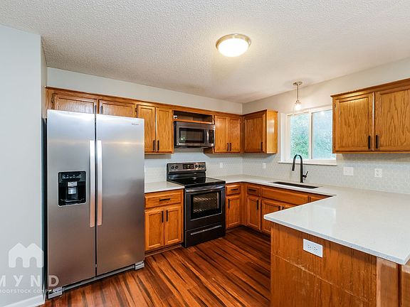 5th image of 709 E 12th St