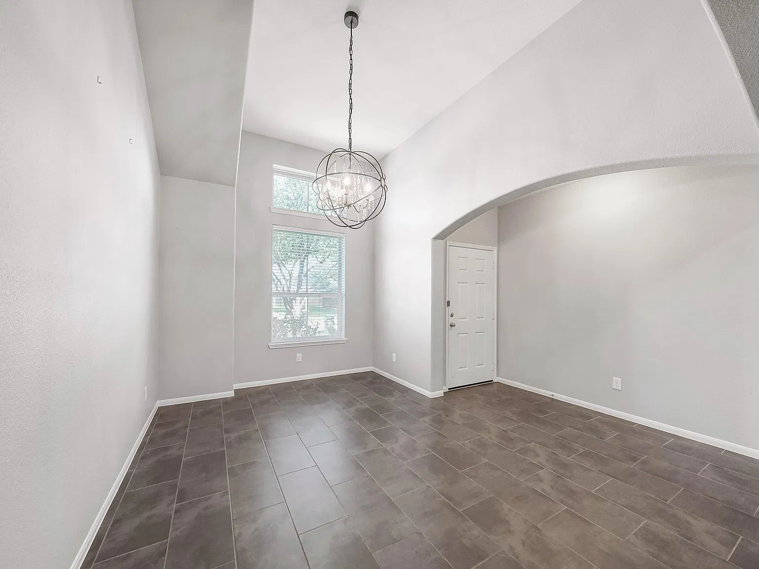 4 bed, 2.0 bath, 1828 sqft, $2,450 — Photo 3