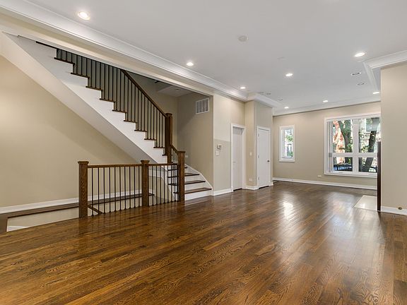4th image of 844 N Damen Ave
