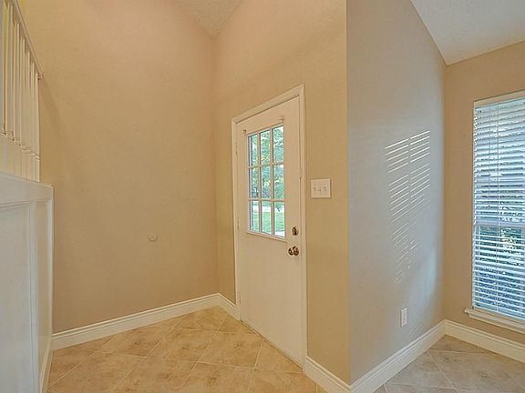 4th image of 2903 Valley Rose Dr