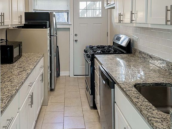3rd image of 1920 W Winona St #1