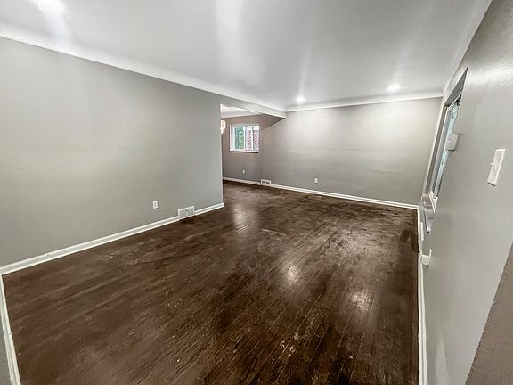 5th image of 21941 Sussex Ave