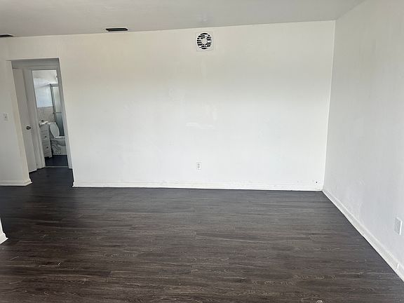 4th image of 1931 NE 168th St APT 4
