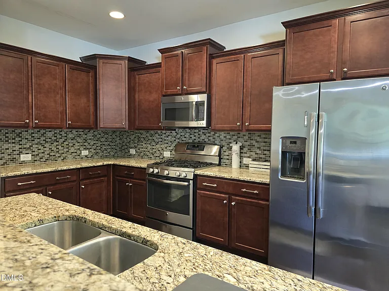 1011 Poplar St — Photo 7