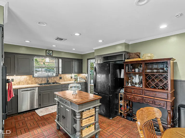 5702 River Rd — Photo 15