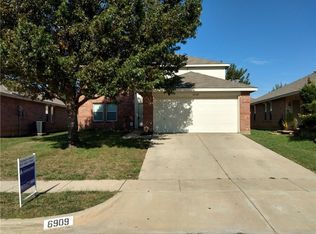 6909 Meadow Way Ln, Fort Worth, TX 76179