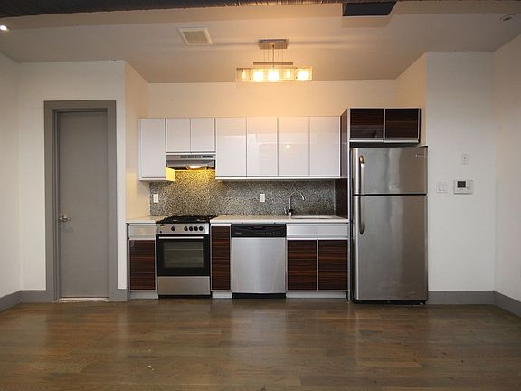 3rd image of 319 Knickerbocker Ave APT 2R
