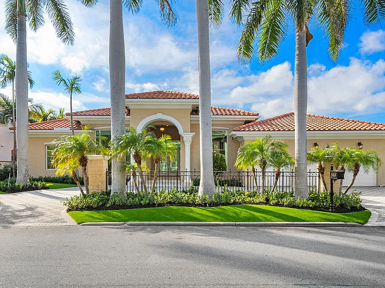 533 E Alexander Palm Rd — Photo 4