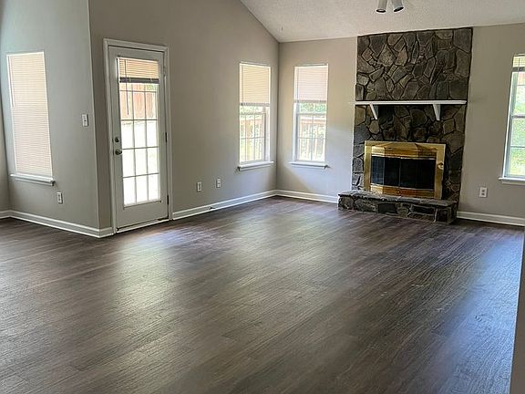 5th image of 1010 Salford Pl