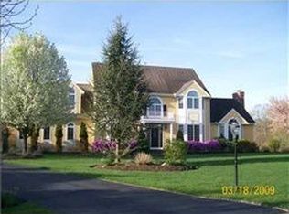 204 Crest Field Ln, North Kingstown, RI 02852