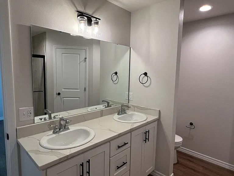 665 W Pinewood St — Photo 7
